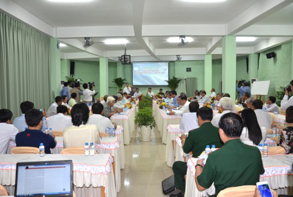 bông trắng- nhà đỏ