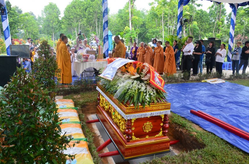 Thêm một số hình ảnh về tang lễ của NSƯT Giang Châu