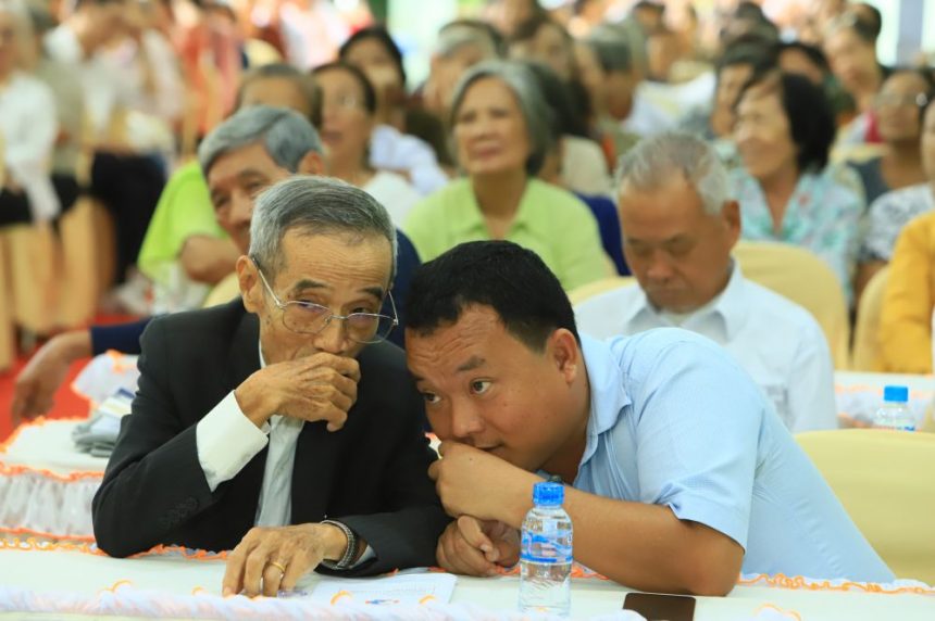 Thầy Lê Hưng trò chuyện, chia sẻ cùng với ông Nguyễn Hiền Triết TGĐ Cty Cổ phần Đầu tư Xây dựng Chánh Phú Hoà