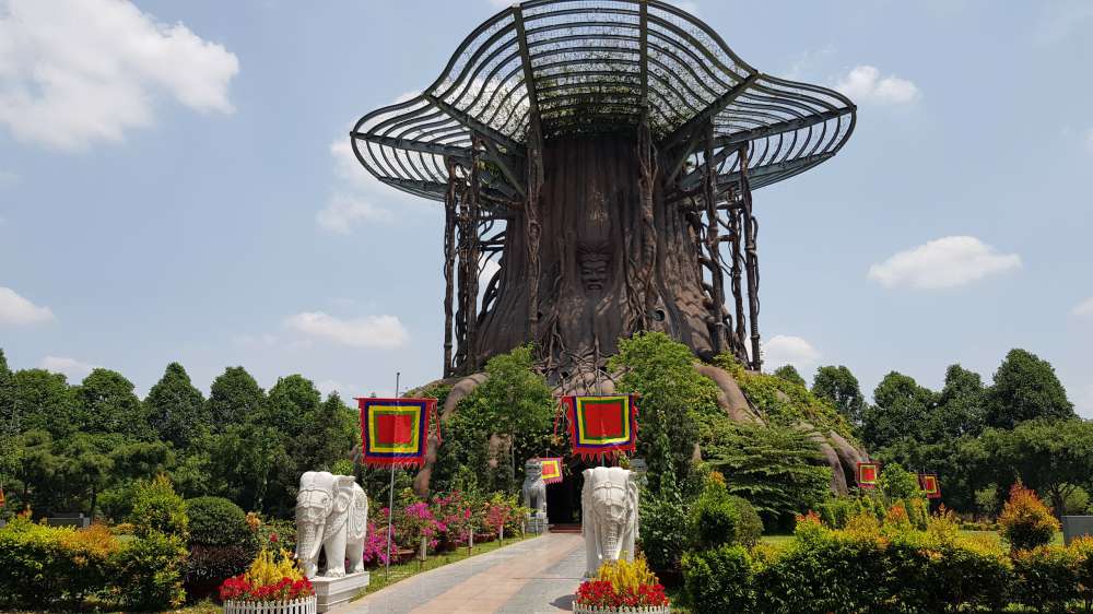 Đền Hùng Hồn Việt, công trình văn hóa tâm linh mới nhất của Hoa Viên, nhằm tưởng nhớ về tổ tiên, nguồn cội
