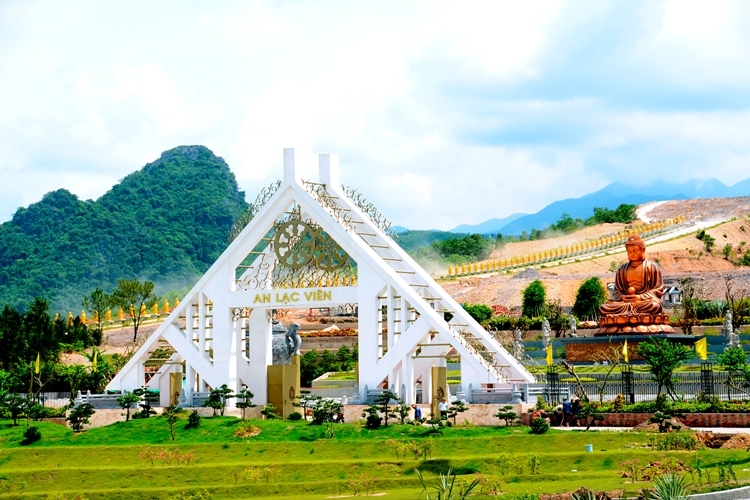 cong-chinh-cong-vien-nghia-trang-an-lac